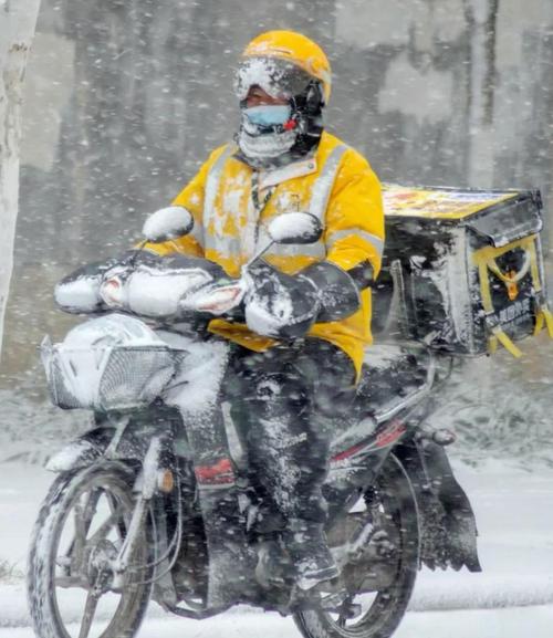 疫情期间送外卖工资高吗__疫情送外卖危险吗